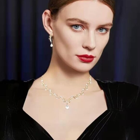 Elegant White-Gold Austrian Crystal Jewelry Set for Special Occasions - Picture 3 of 7